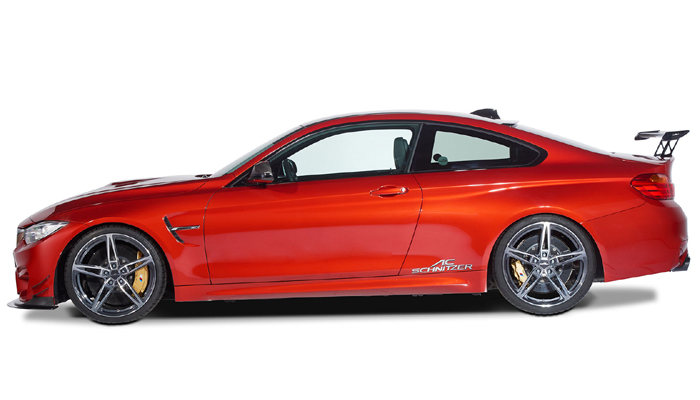 Die optionalen BMW Carbon Heckdiffusor- und Auspuffspitzen Mit tropfender  Autoseife auf EINEM BMW M4 F83 aus dem Jahr 2015 Cabriolet Stockfotografie  - Alamy